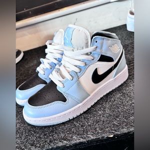 Jordan 1 mids ice blue